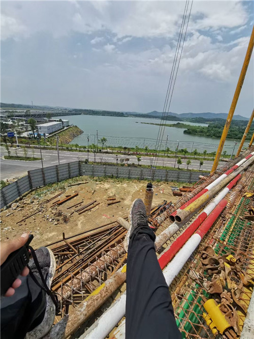 高明区作业中发生设备损坏或人员意外，责任怎么划分？